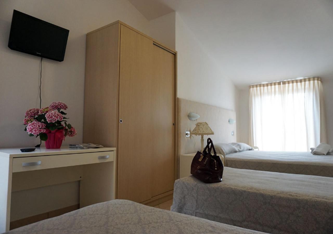 Hotel Croccia Accettura Exterior photo